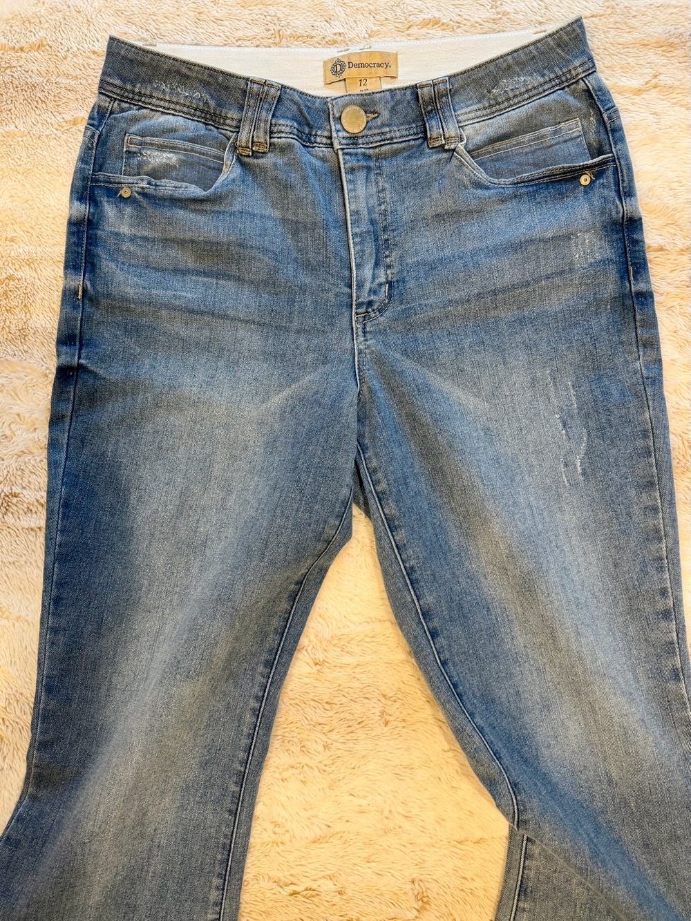 Democracy Women’s Medium Blue Stretch Jeans with Raw Hem - Picture 5 of 8
